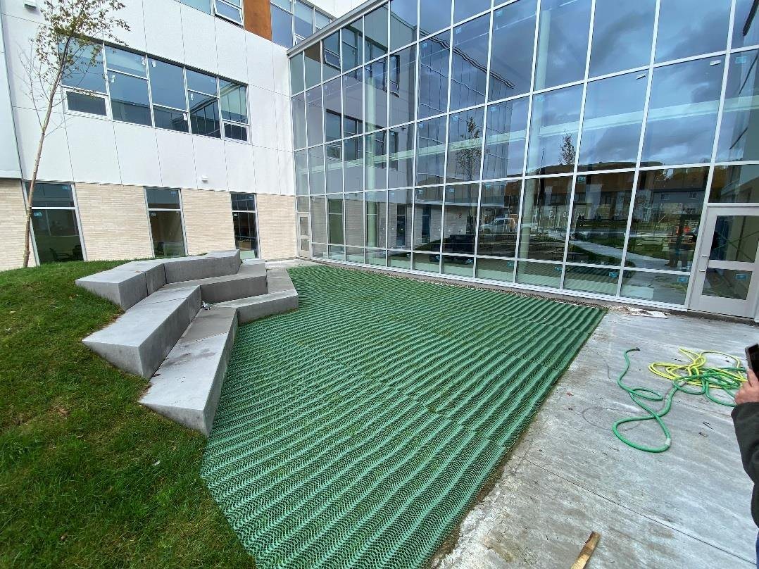 Mascouche — pedestrian area in commercial landscaping