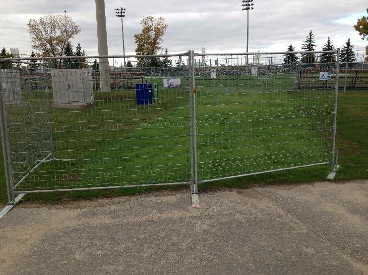 Boisbriand — park entrances used by maintenance vehicles